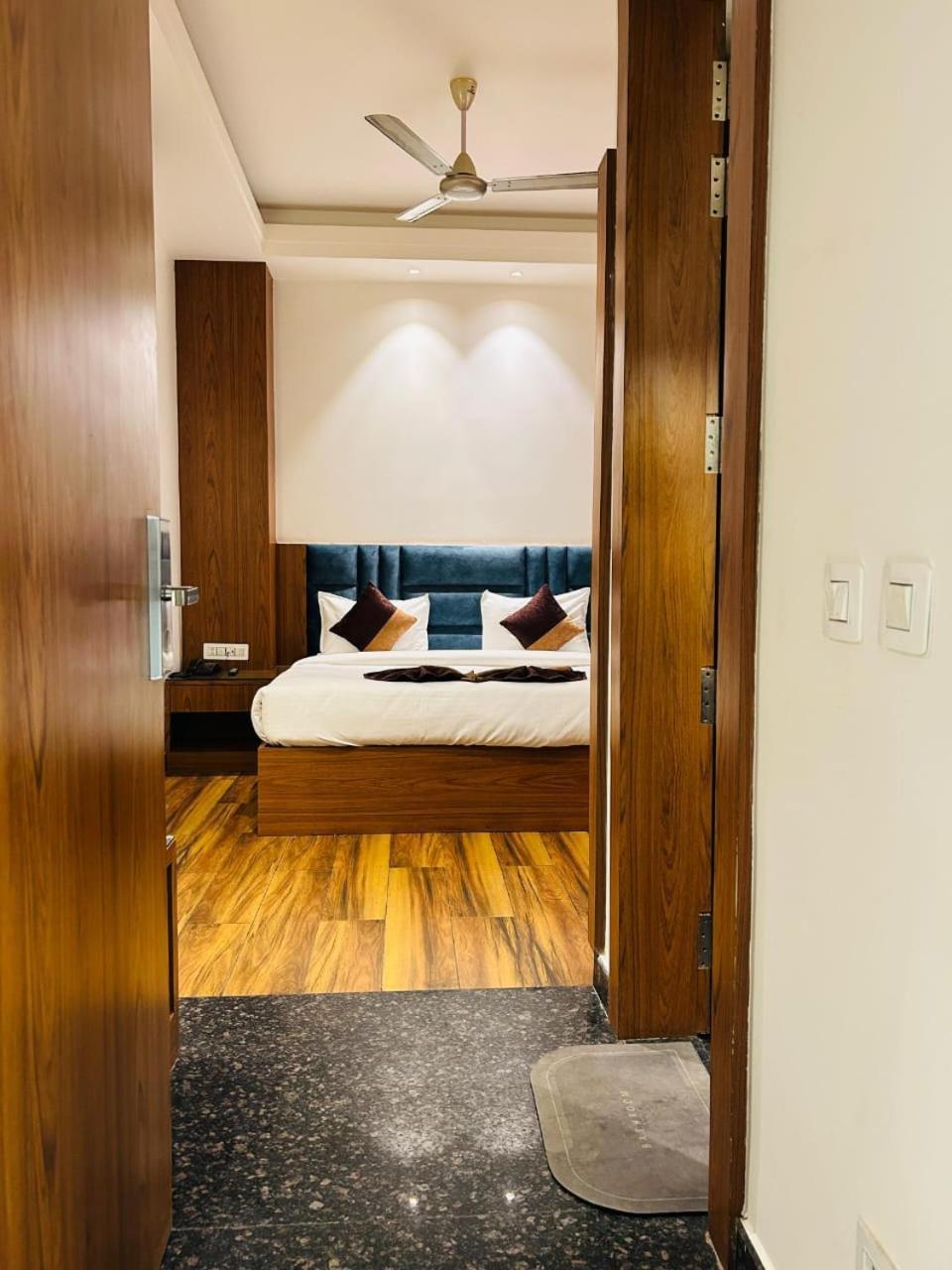 Hotel Swarn Bhoomi Kanpur Exteriör bild